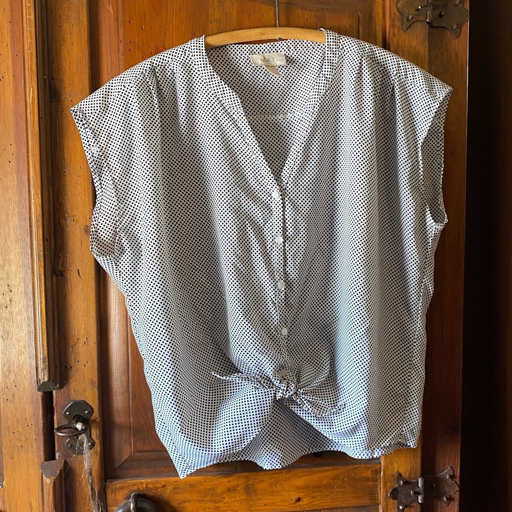 White & navy Loft blouse 💕🛍️🌺